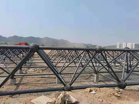 高鐵站大跨度焊接球網架加工施工.jpg